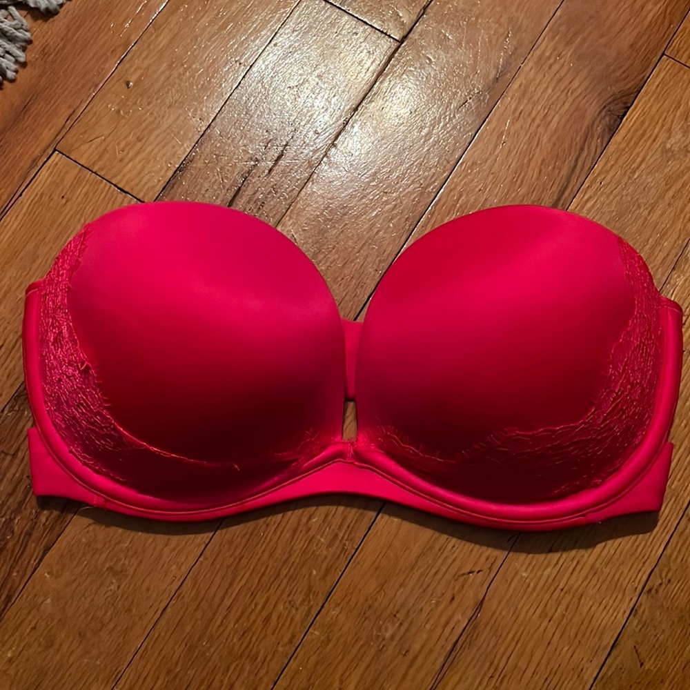 Victoria’s Secret red strapless bra! Size 32D
